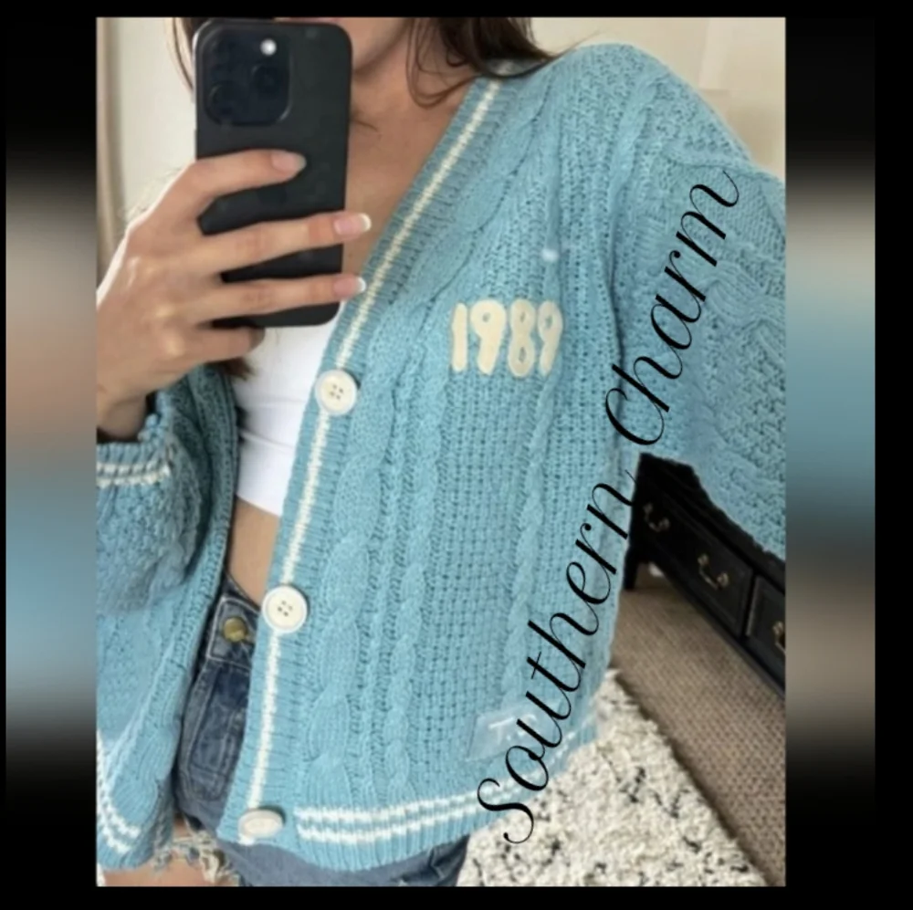 📢📢 LAST TWO Just In.... Taylor Swift Knock Off Cardigan Sweater - Picture 2 of 6